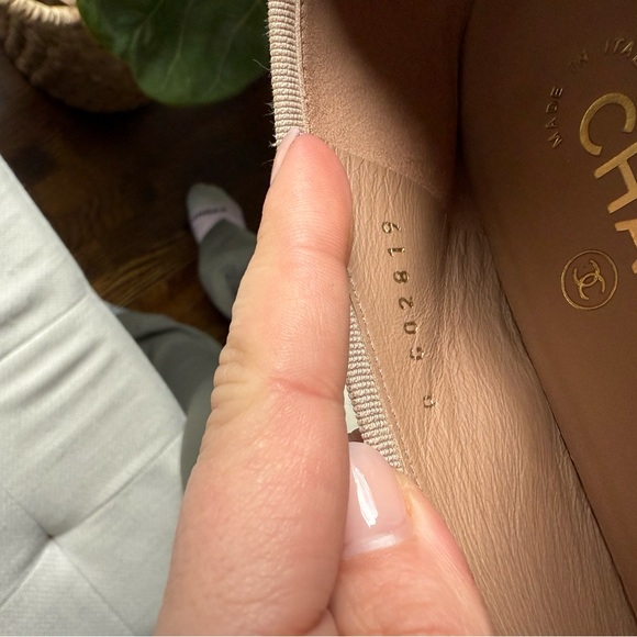 CHANEL Beige and Black Flats - Picture 10 of 10